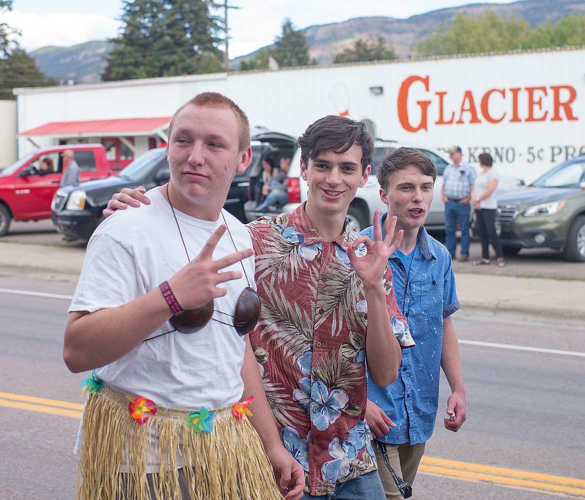 The boys of the choir had a tropical look.