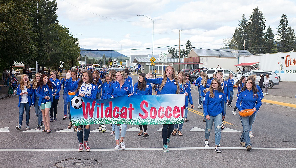 The girls soccer team waves to the crowd.