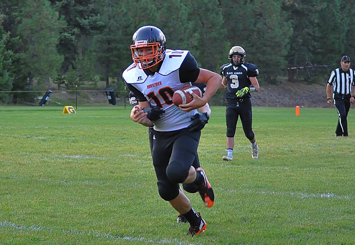 Horsemen Matthew McCracken (10) got a catch for some much needed yards. (Jessica Peterson)