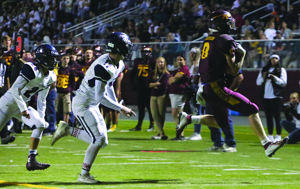 Connor Vanderweyst/Columbia Basin Herald
Moses Lake receiver Dalenh Anderson makes a leaping catch in front of two Mt. Spokane defenders.