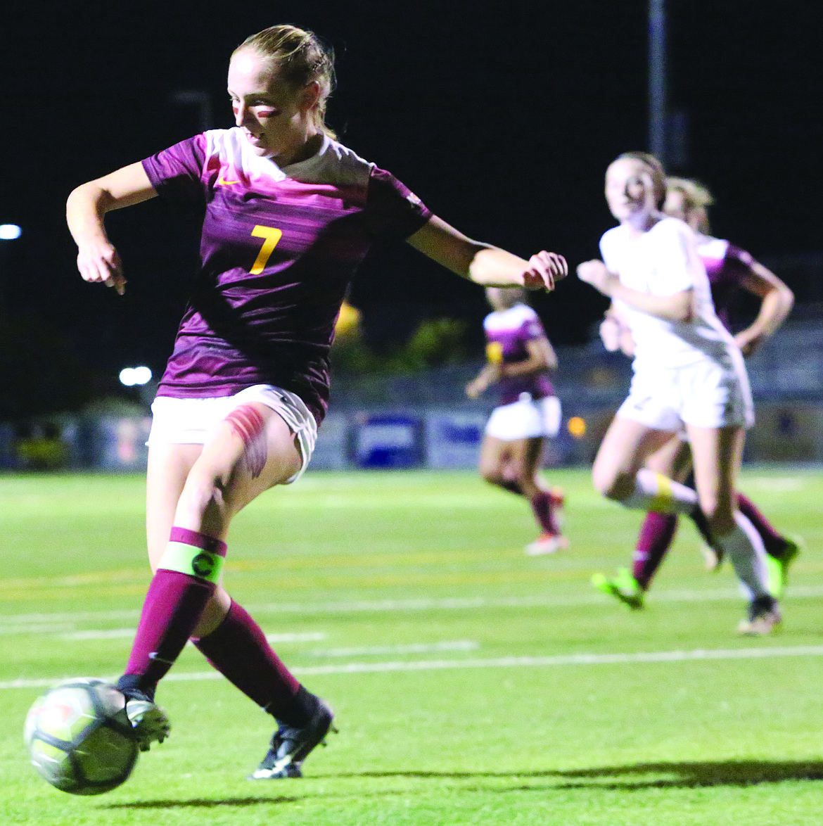 Connor Vanderweyst/Columbia Basin Herald
Moses Lake midfielder Denali Knowles passes back to teammate Morgan Skone during the second half against Davis.