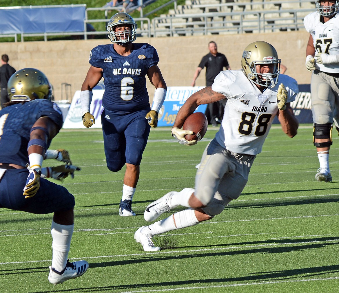 Photo by CECIL CONLEY
Idaho wide receiver Jeff Cotton (88) caught five passes for 79 yards and a touchdown Saturday vs. UC Davis.