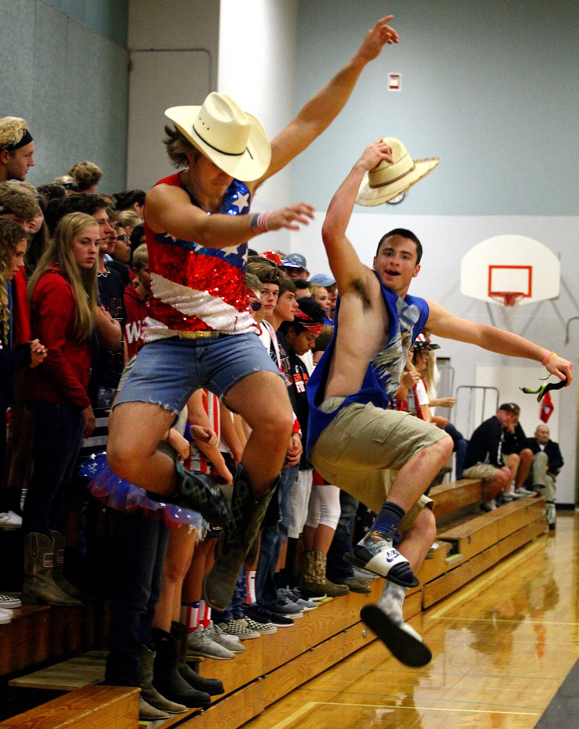 Rodney Harwood//Columbia Basin Herald
The Ephrata volleyball fans were in rare form during Tuesdays CWAC match with Othello in The Jungle. The Tigers defeated the Huskies 25-7. 25-20, 25-20. See page A7 for the story and visit www.columbiabasinherald.com for the video.