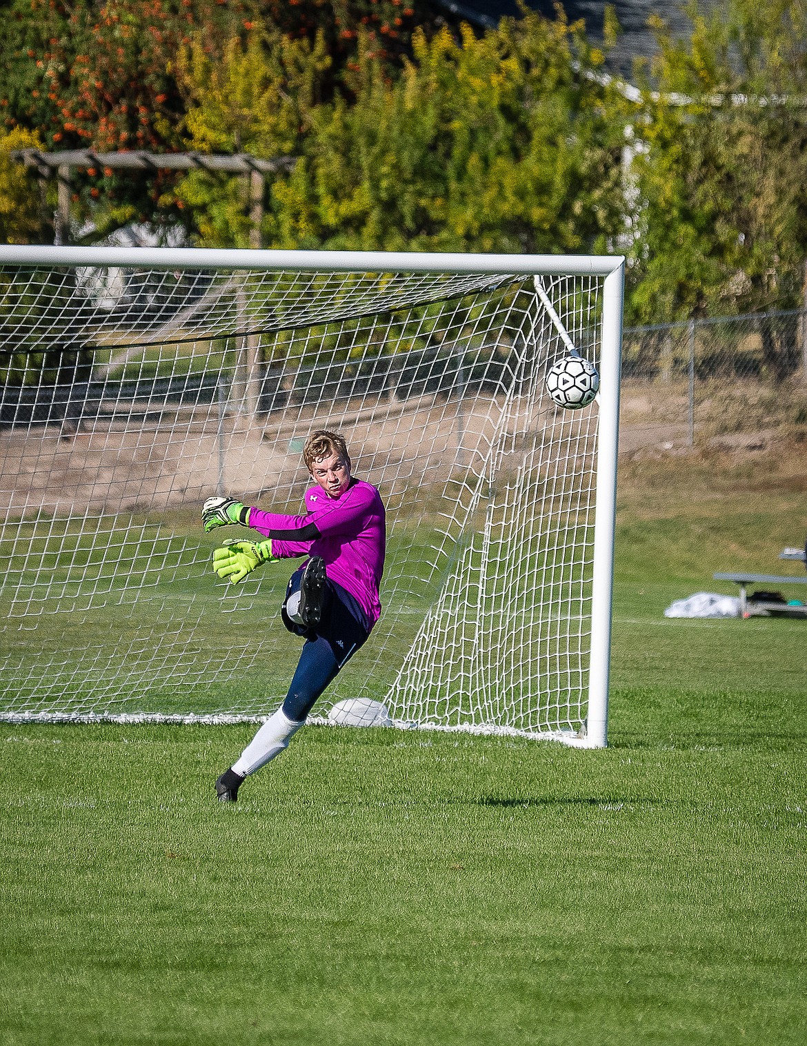 Photo by DOUG BEAZER
Seth Bateman defending.