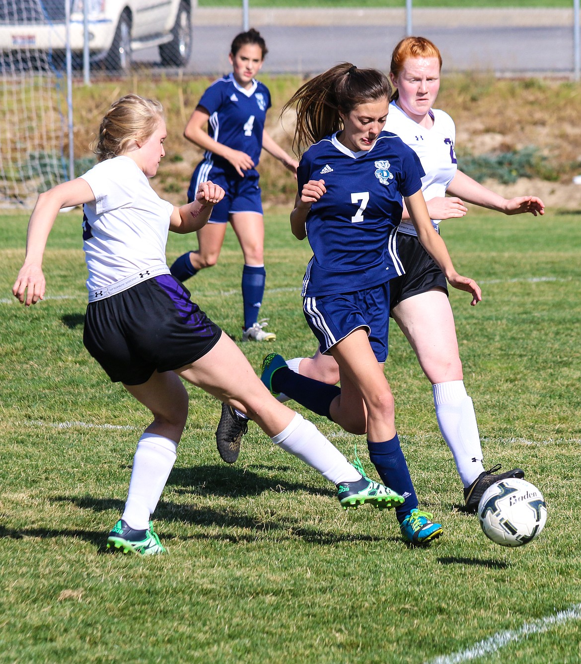 Photo by MANDI BATEMAN
Falisha Elliston played hard throughout the game.