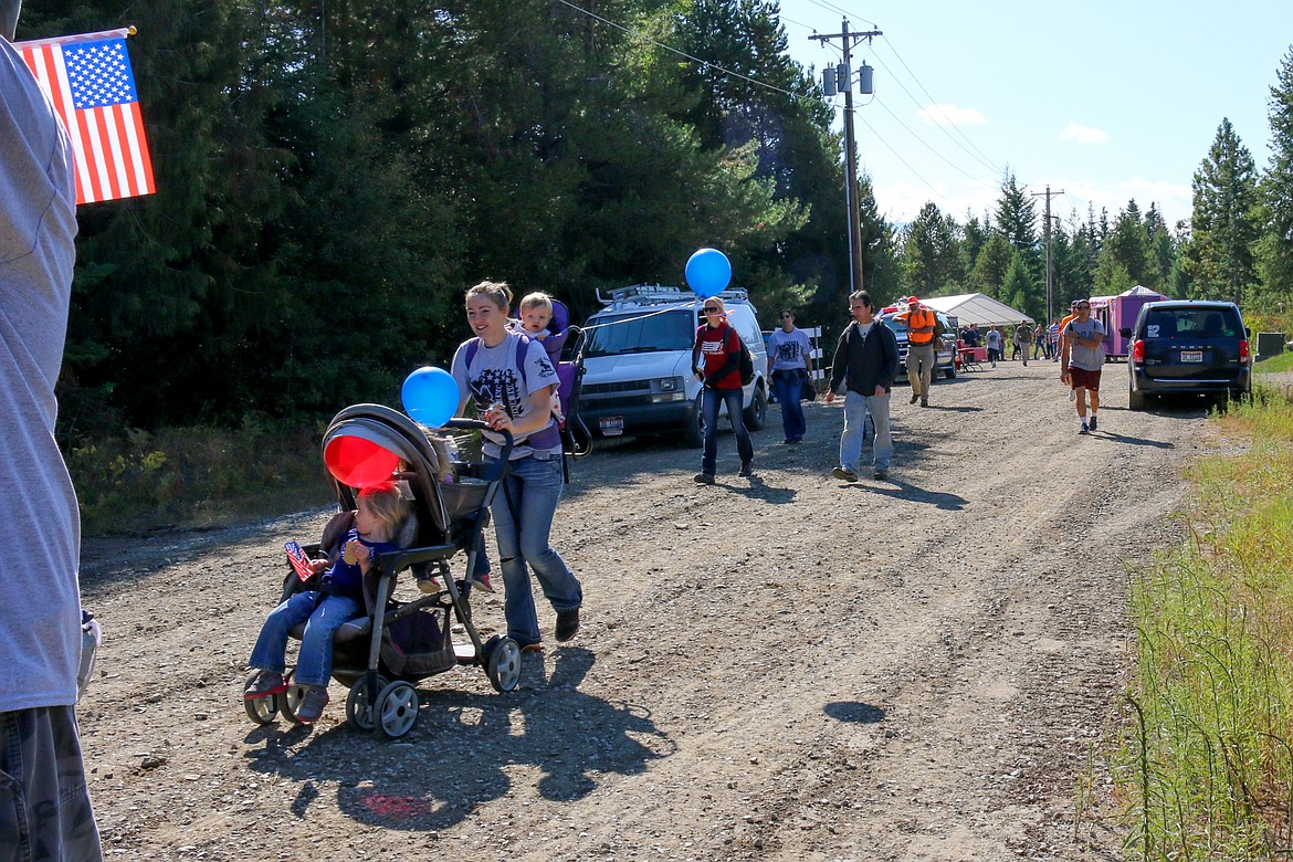 Photo by MANDI BATEMAN
Megan Fryberger and her three children head off on the three hour hike.