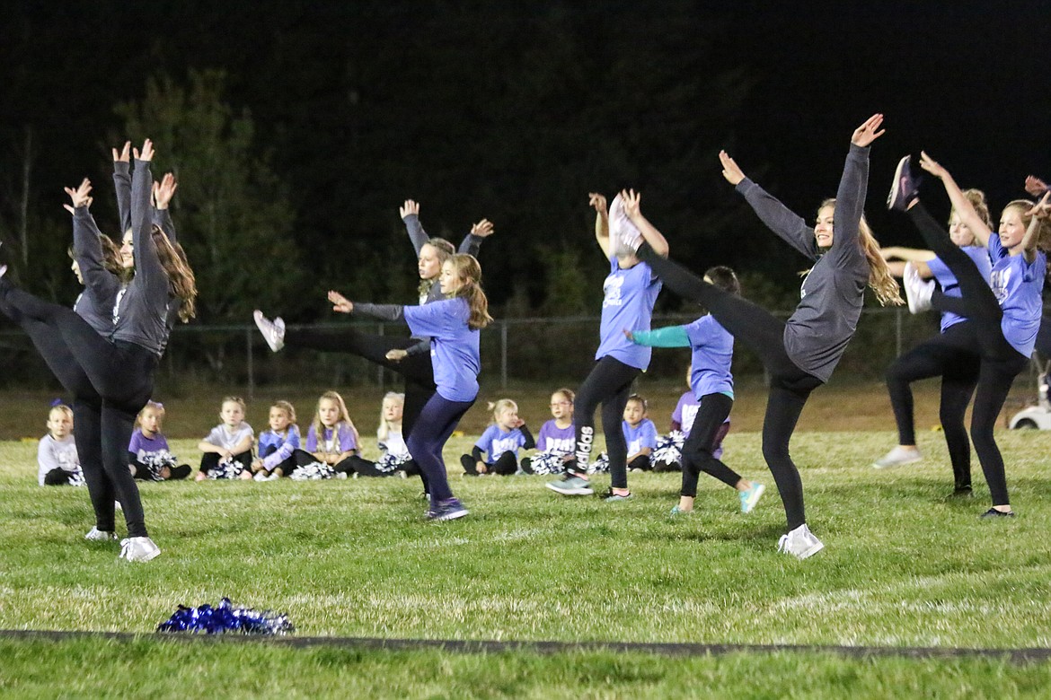 Photo by MANDI BATEMAN
Middle school students perform with the Badgerettes.