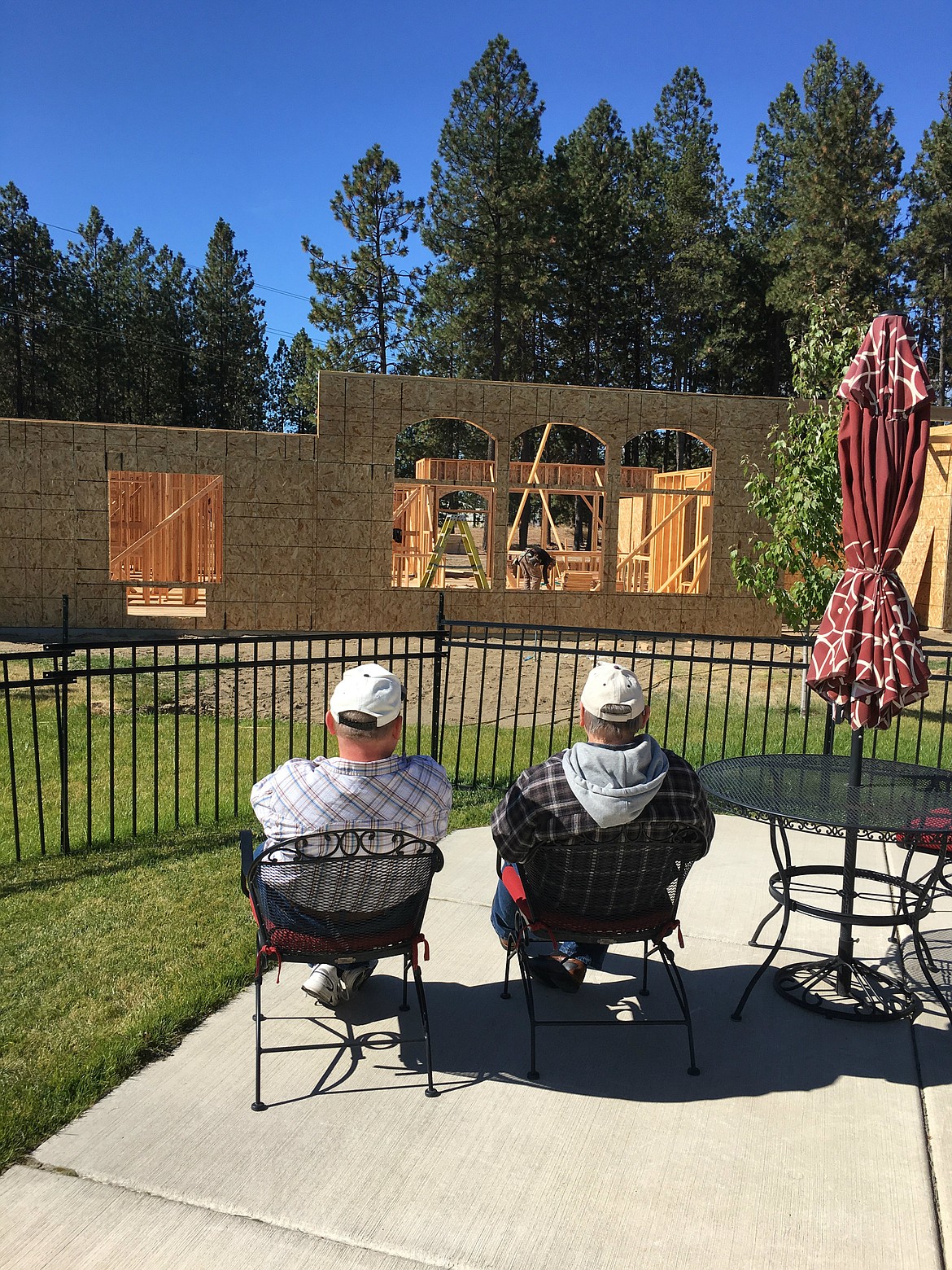 Residents of The Renaissance at Coeur d&#146;Alene watch the construction of a new apartment building for the assisted living community. (Courtesy photo)