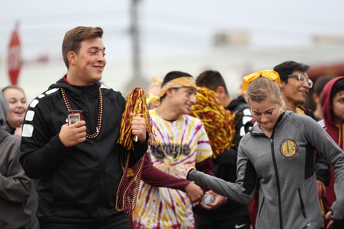 Emry Dinman/Columbia Basin Herald 
Moses Lake High School students gathered at Sinkiuse Square Friday to dance in preparation for the upcoming homecoming celebrations.