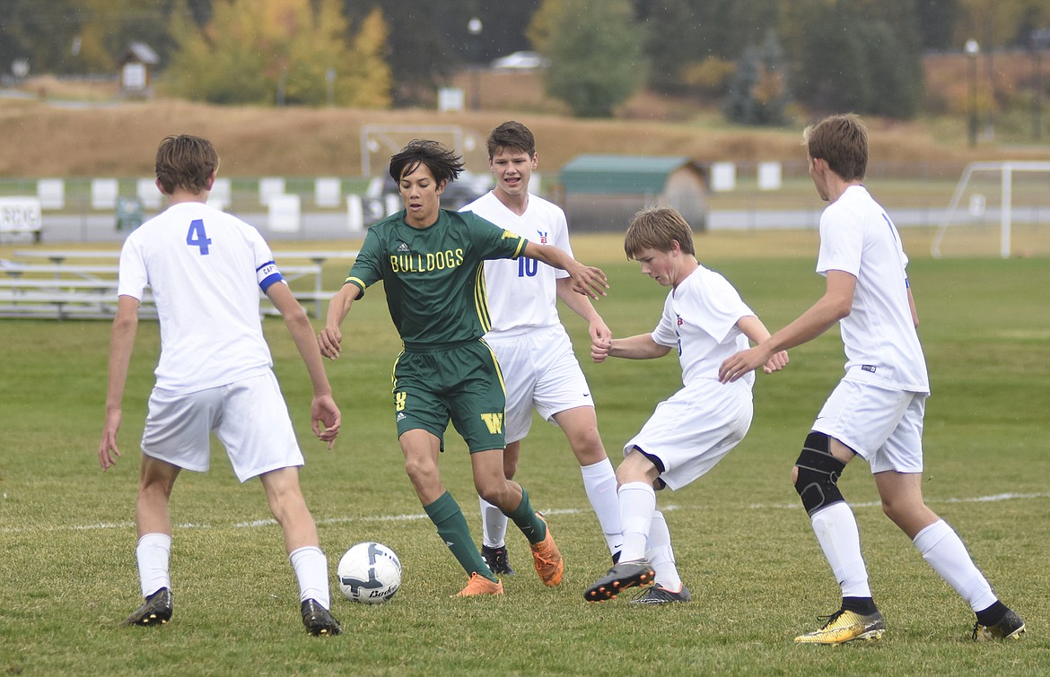 Brandon Mendoza fights through a group of Bigfork players during last Tuesday&#146;s home win. (Daniel McKay photos/Whitefish Pilot)