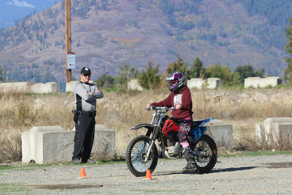 Photo by MANDI BATEMANReserve deputy Ussher with student Hannah Facha practicing safe stopping.