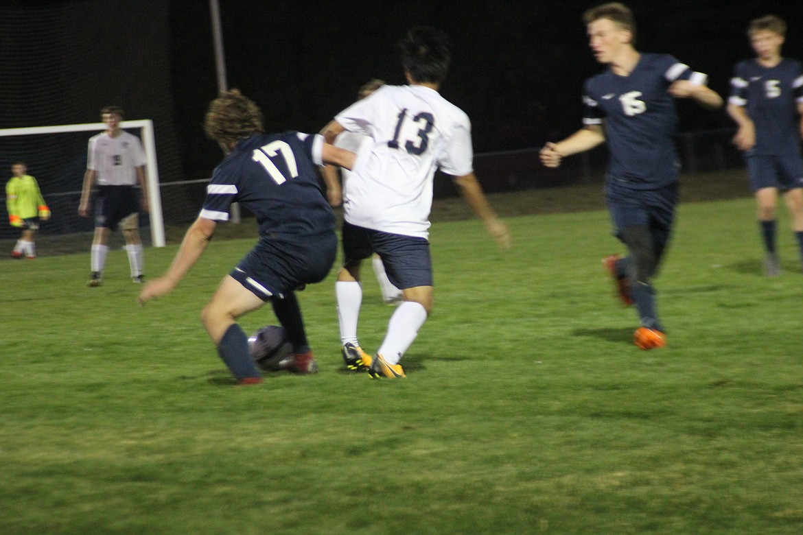 Photo by TANNA YEOUMANS
Dalin Foster stealing the ball back.