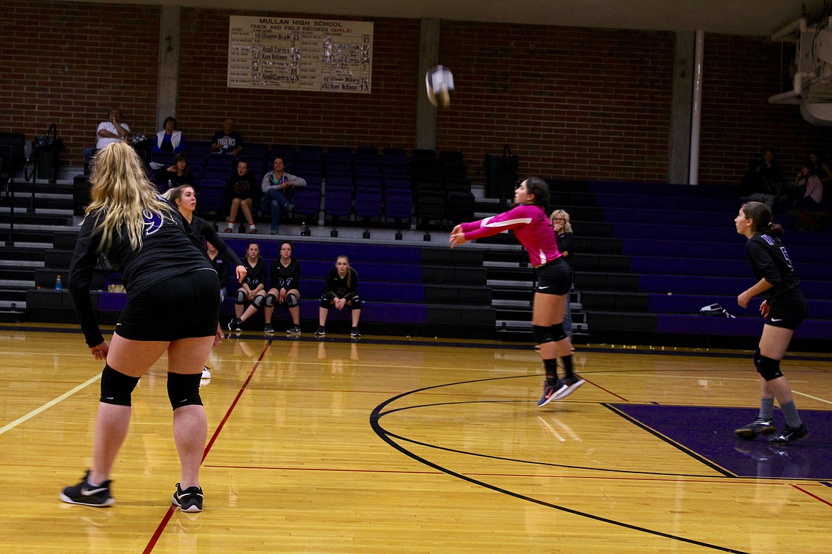 Photo by Chanse Watson
Sydnie Cote passes the ball to a teammate during a Mullan volleyball match last week.