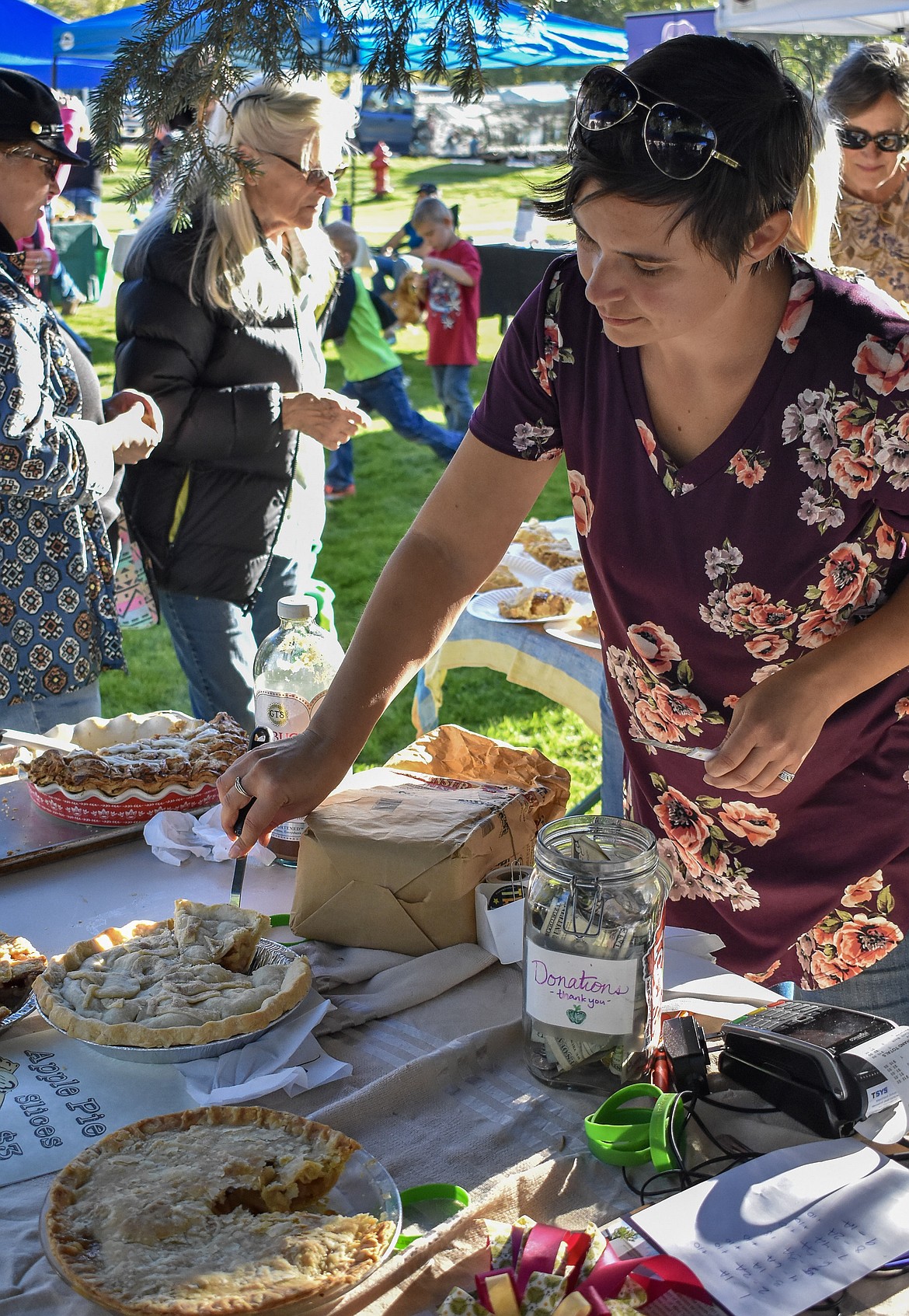 Shawna Kelsey, with the Troy Farmer&#146;s Market and Yaak Valley Forest Council, serves up a slice of Carol Lisle&#146;s prize-winning apple pie Friday at the Troy Farmer&#146;s Market Apple Festival. Lisle&#146;s pie won second place, and first went to Karyn Larsen&#146;s apple pie pictured to the left. (Ben Kibbey/The Western News)