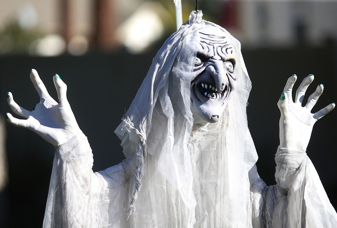 Anyone want to help this white witch find her missing finger? (LOREN BENOIT/Press)