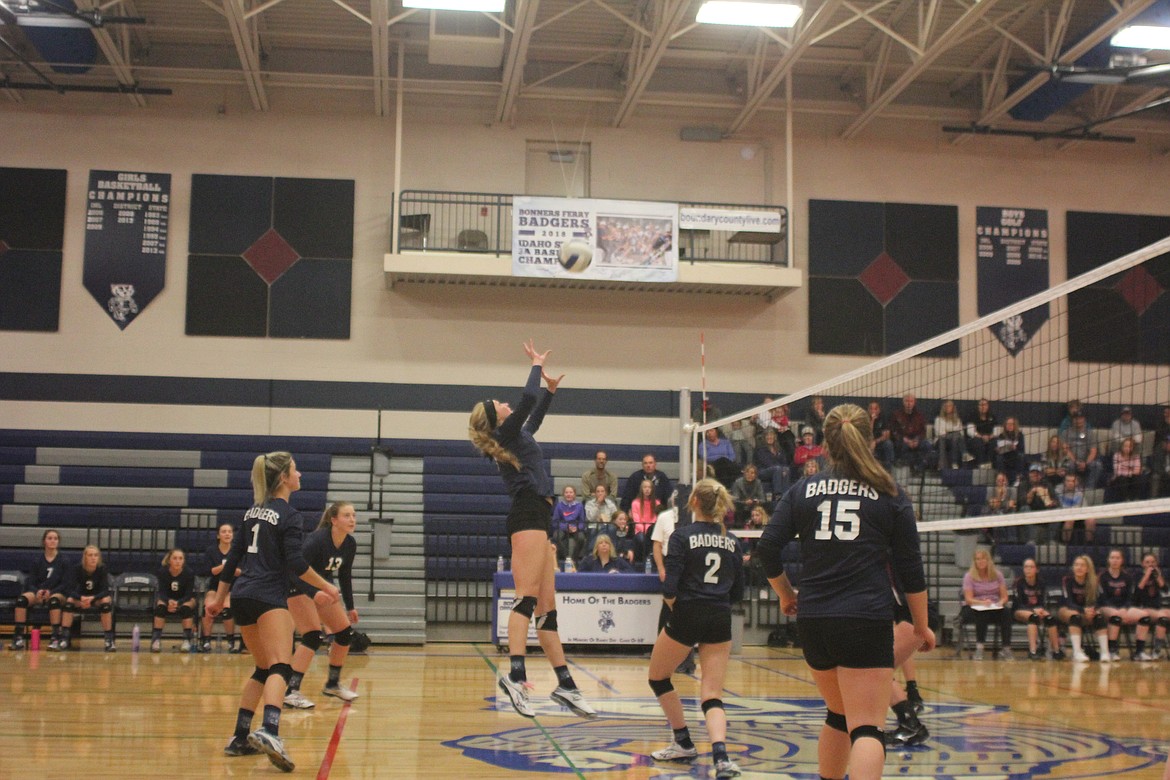 Photo by TANNA YEOUMANS
Reese Lane, Maecie Liermann, Kae Hilliard-Dodge, and Grace Villelli spot Jerzie Pluids defense.