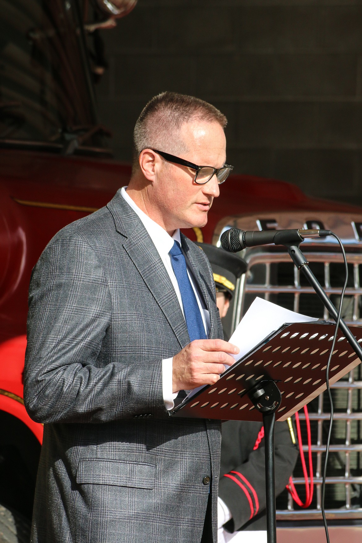 Photo by MANDI BATEMAN
Bonners Ferry Mayor David Sims reading the 2018 Fallen Fighters Memorial Proclamation.