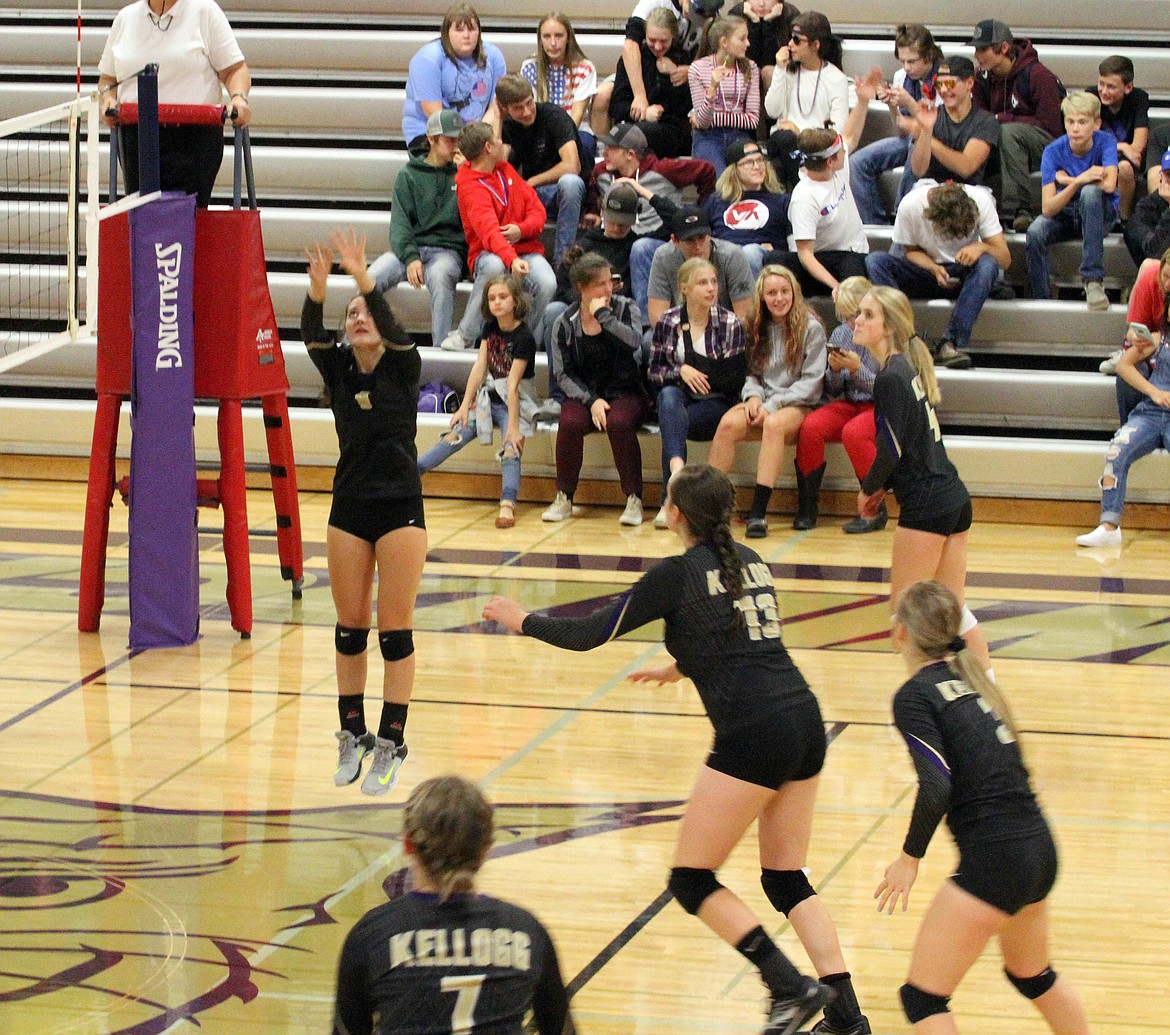 Photo by Josh McDonald
Jaron Figueroa sets the ball up for her teammates during Kellogg&#146;s Oct. 2 win over Coeur d&#146;Alene Charter.