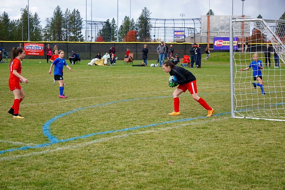 Courtesy photo
Emma Singleton makes another save at the Thorns &#146;07 Girls White soccer game on Saturday vs. the Scotties of Spokane.