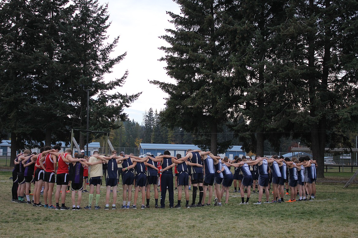 Photo by TANNA YEOUMANS
All of the attending teams gathered into a team circle for a pre-race prayer, bringing a special moment to the audience and racers alike.