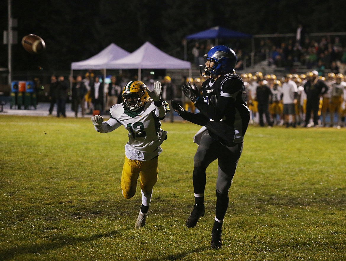 Coeur d&#146;Alene wide receiver Colbey Nosworthy catches a 13-yard pass from Kale Edwards for a touchdown against Borah in a state 5A football quarterfinal Friday night at Viking Field. (LOREN BENOIT/Press)