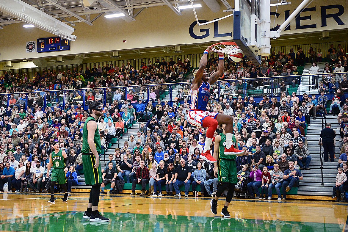 Harlem Globetrotter &quot;Thunder&quot; throws down a dunk against the Washington Generals at Glacier High School on Tuesday, Nov. 13. (Casey Kreider/Daily Inter Lake)