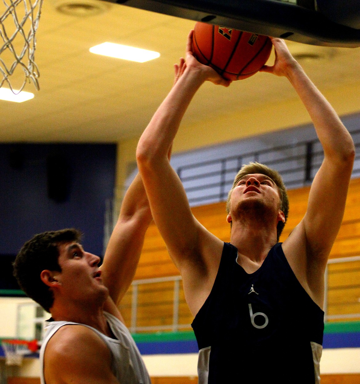 Rodney Harwood/Columbia Basin Herald
Denis Ulyanchuk of Moses Lake, left, goes up against Miles Brown from Sandy, Ore., during Big Bend Community College practice on Tuesday.