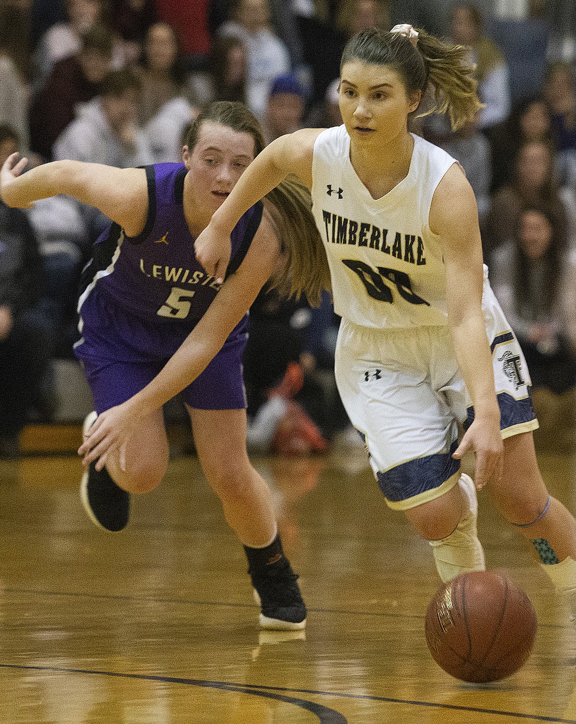 Timberlake&#146;s McKeeley Tonkin dribbles the ball by Lewiston&#146;s Tai Bausch.