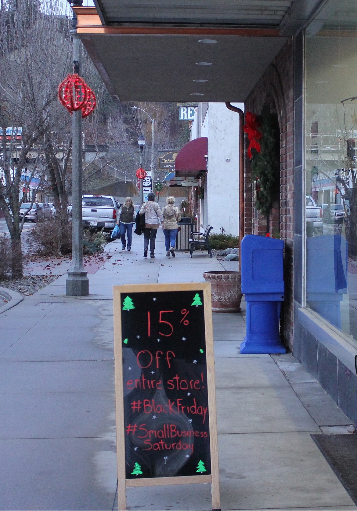 Photo by TANNA YEOUMANS
Small Business Saturday extended Black Friday shopping, encouraging people to shop locally.