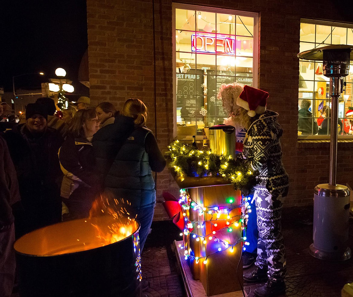 Sweet Peaks Ice Cream opens shop outdoors for last year&#146;s Art Walk in Kalispell