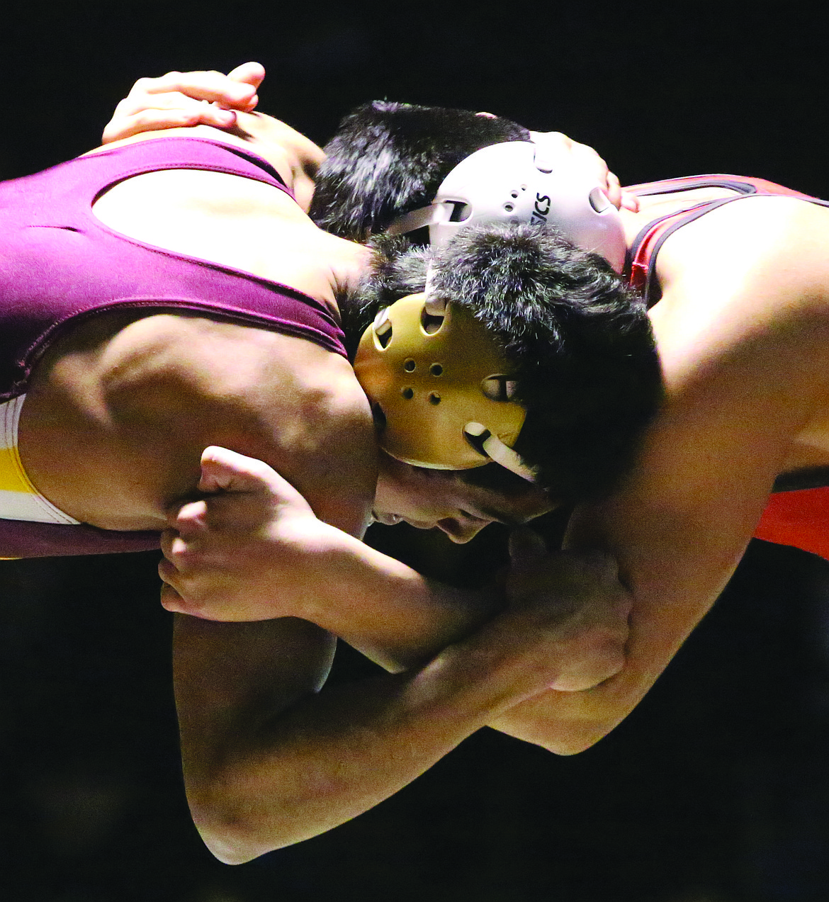 Connor Vanderweyst/Columbia Basin Herald
Moses Lake's Cruz Vasquez (left) and Moises Zesati tie up during the 160-pound match.