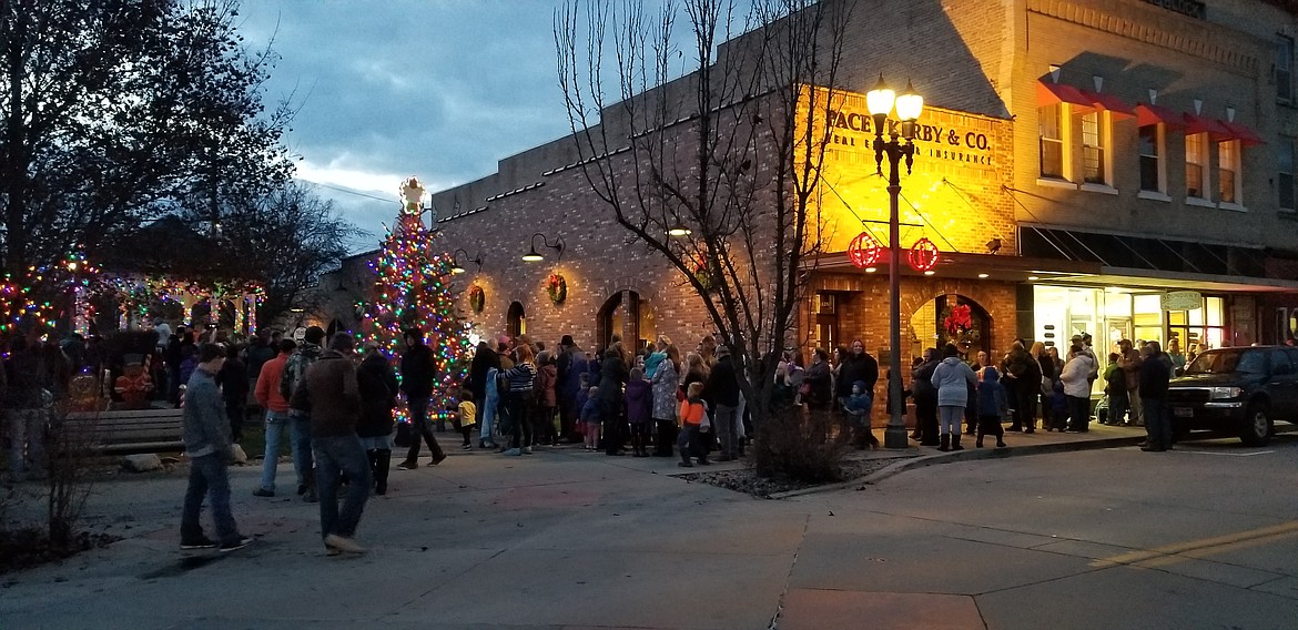 Photo by MANDI BATEMAN
The line for Santa reached all the way to Bonner Street.