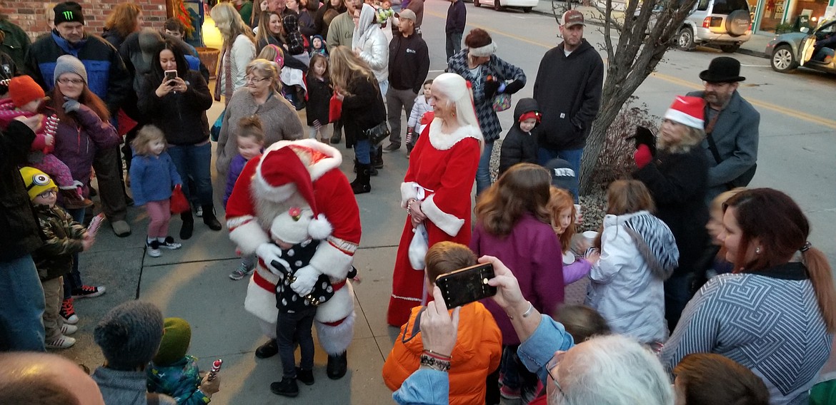 Photo by MANDI BATEMAN
Santa took time to hug children after he got off the fire engine.