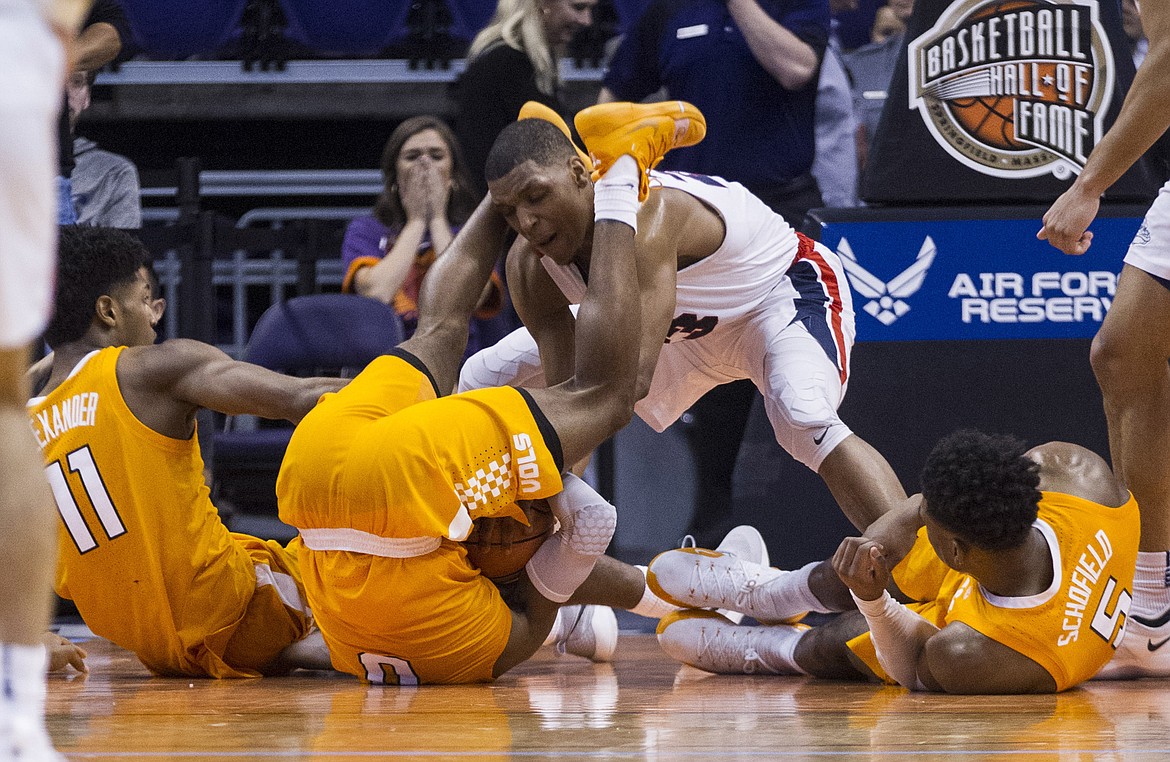 Gonzaga's Zach Norvell Jr (23) goes for the ball against Tennessee's Kyle Alexander (11), Jordan Bone (0) and Admiral Schofield (5) late in the second half of an NCAA college basketball game Sunday, Dec. 9, 2018, in Phoenix. (AP Photo/Darryl Webb)