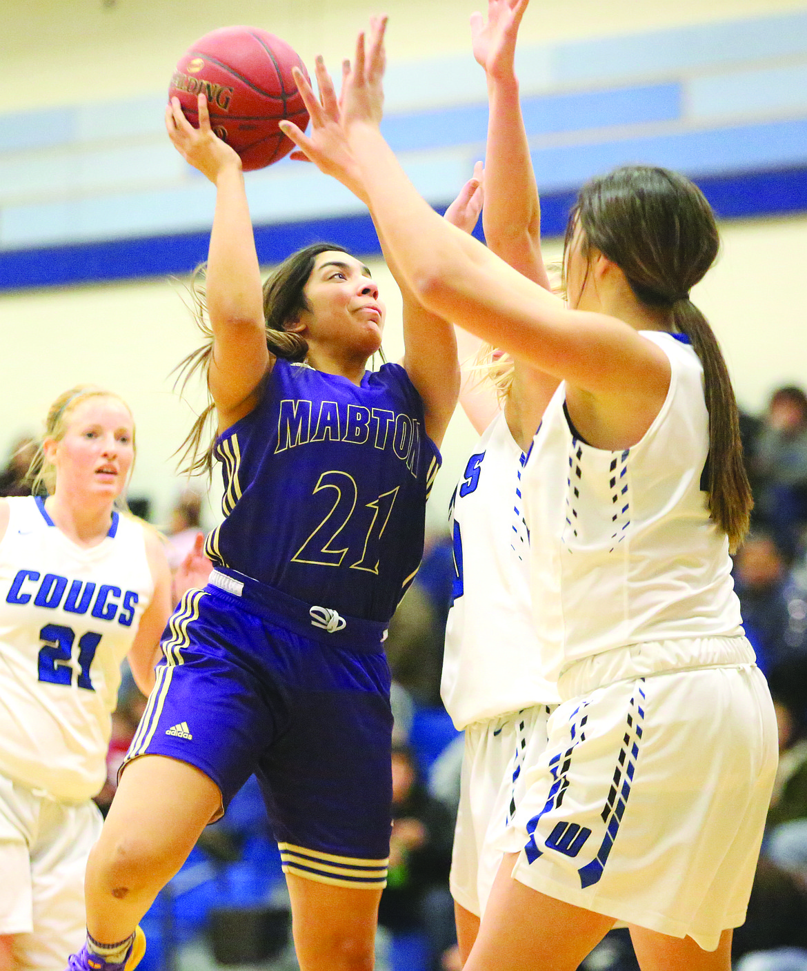 Connor Vanderweyst/Columbia Basin Herald
Mabton's Mercedes Bacerra (21) drives into the lane against two Warden defenders.