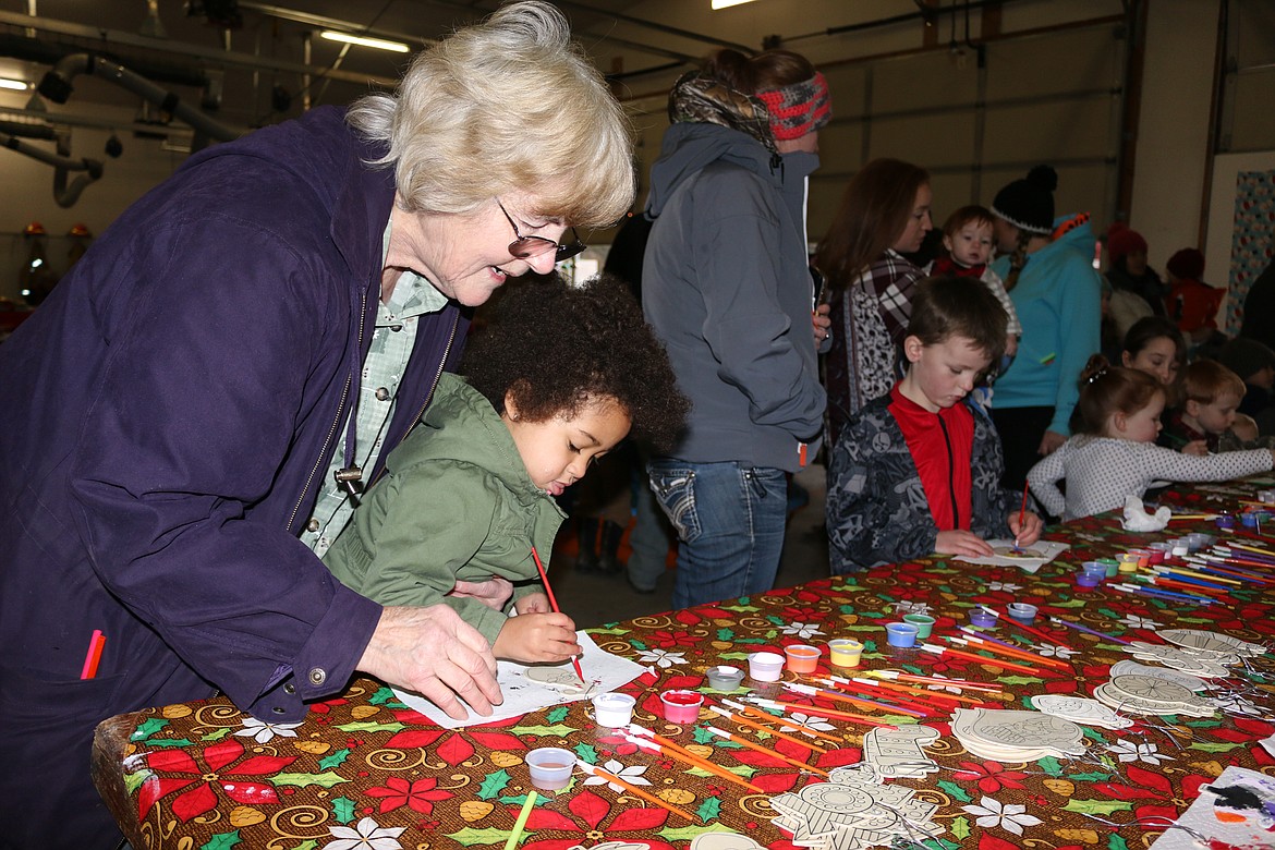 Photo by MANDI BATEMAN
Children were able to work on their own Christmas ornaments.