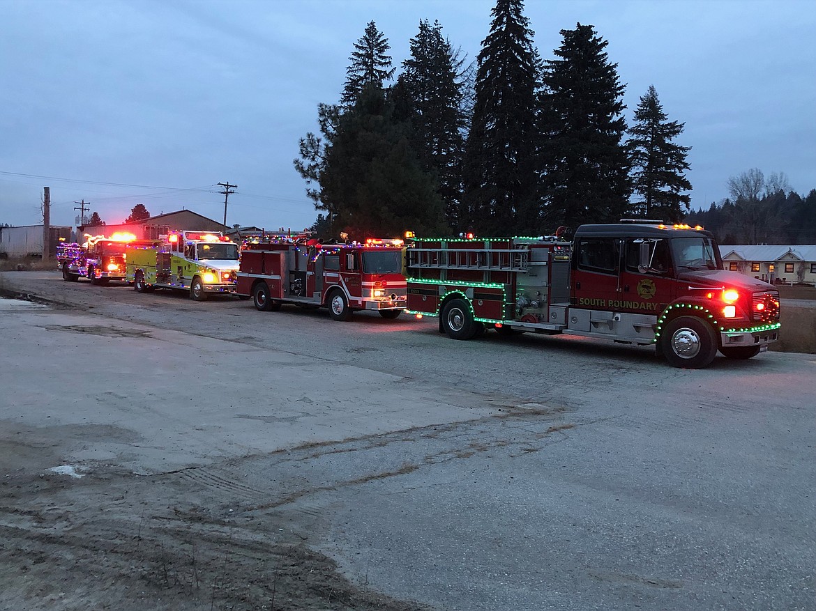 Photo by LEN PINE
The fire engines line in preparing to pick up Santa and take him on the Chariots of Fire journey.