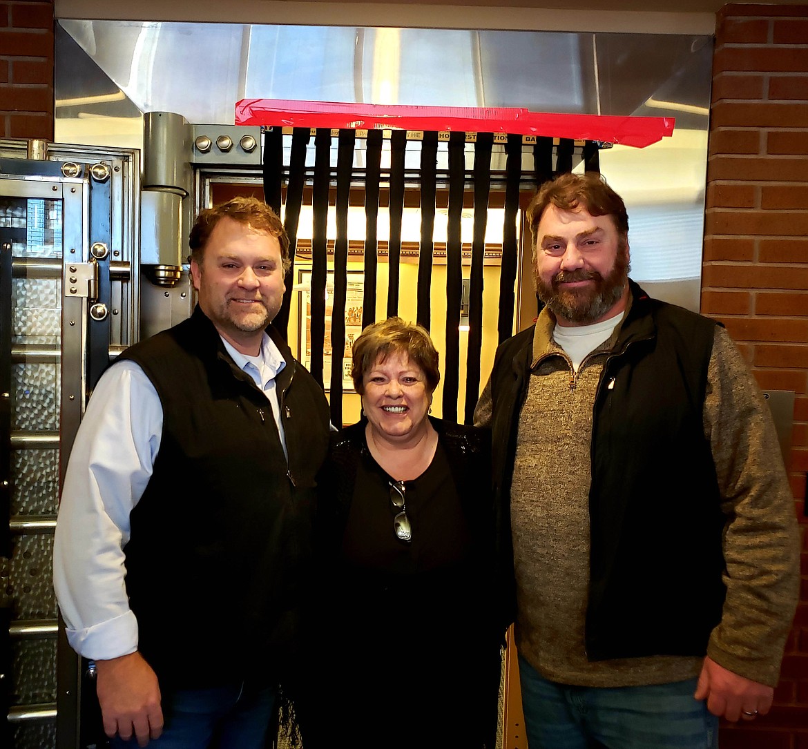 Photo by KERI ALEXANDER
Alex and Matt Hall with HMH Engineering stand with Peggy White after they generously donated $1,500 to the Dave Smith Christmas Fund Telethon.