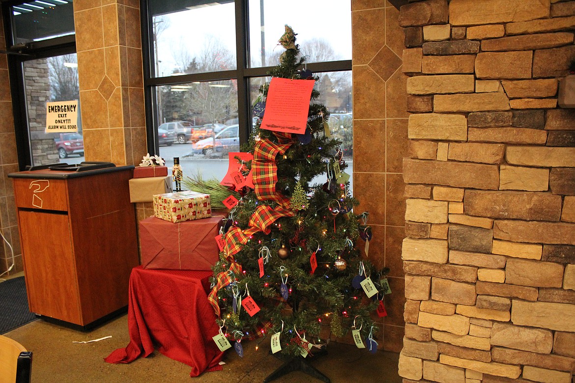 The Giving Tree at Super 1 Foods is present not only to help those in need in the community, but to help spread Christmas spirit.

Photo by TANNA YEOUMANS