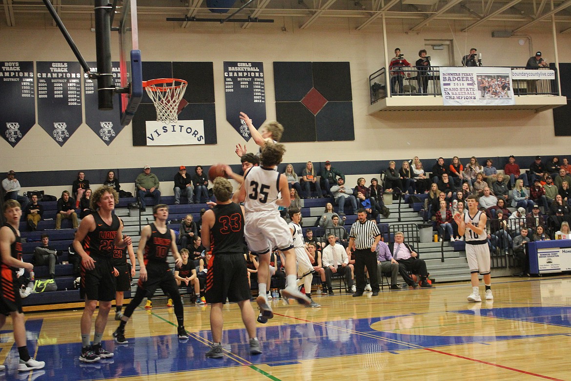 Photo by TANNA YEOUMANS
Matt Morgan jumping with Seth Bateman.