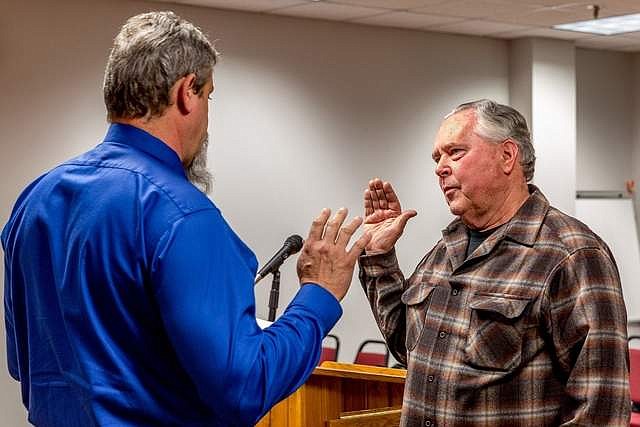 &lt;a href=&quot;https://www.thewesternnews.com/local_news/20180420/rob_dufficy_appointed_to_libby_city_council&quot;&gt;Libby Mayor Brent Teske, left, swears in Rob Dufficy during a special meeting of the Libby City Council April 18. Dufficy was among three Libby residents who applied for the City Council seat left vacant by the resignation of Gary Armstrong in March. (John Blodgett/The Western News)&lt;/a&gt;