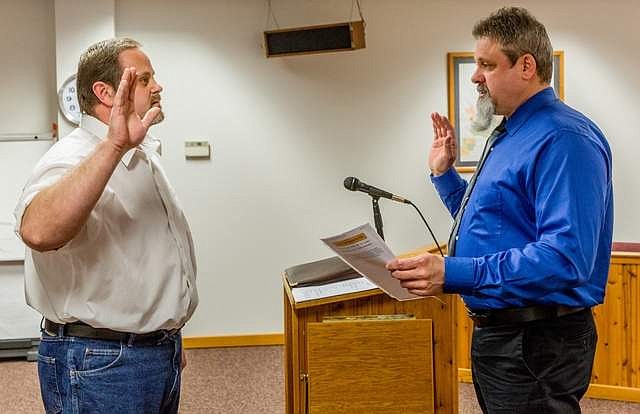 &lt;a href=&quot;https://www.thewesternnews.com/front_page_slider/20180323/libby_city_council_taylor_appointed_on_second_try_to_fill_vacant_seat&quot;&gt;Libby Mayor Brent Teske, right, swears in Hugh Taylor after his appointment to the City Council during a special meeting March 19. Taylor immediately sat with the five other council members at the council&#146;s regularly scheduled meeting. (John Blodgett/The Western News)&lt;/a&gt;