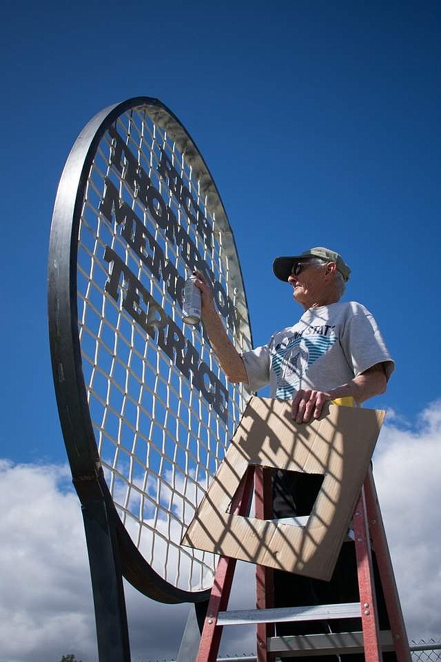 &lt;a href=&quot;https://www.thewesternnews.com/sports/20180427/giant_racquet_honors_community_tennis_supporter&quot;&gt;Dave Nelson touches up the letters on the racquet at the Rich Thompson Memorial Terrace on April 18. (Ben Kibbey/The Western News)&lt;/a&gt;