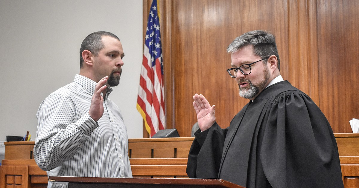 New, returning county officials sworn | Western News