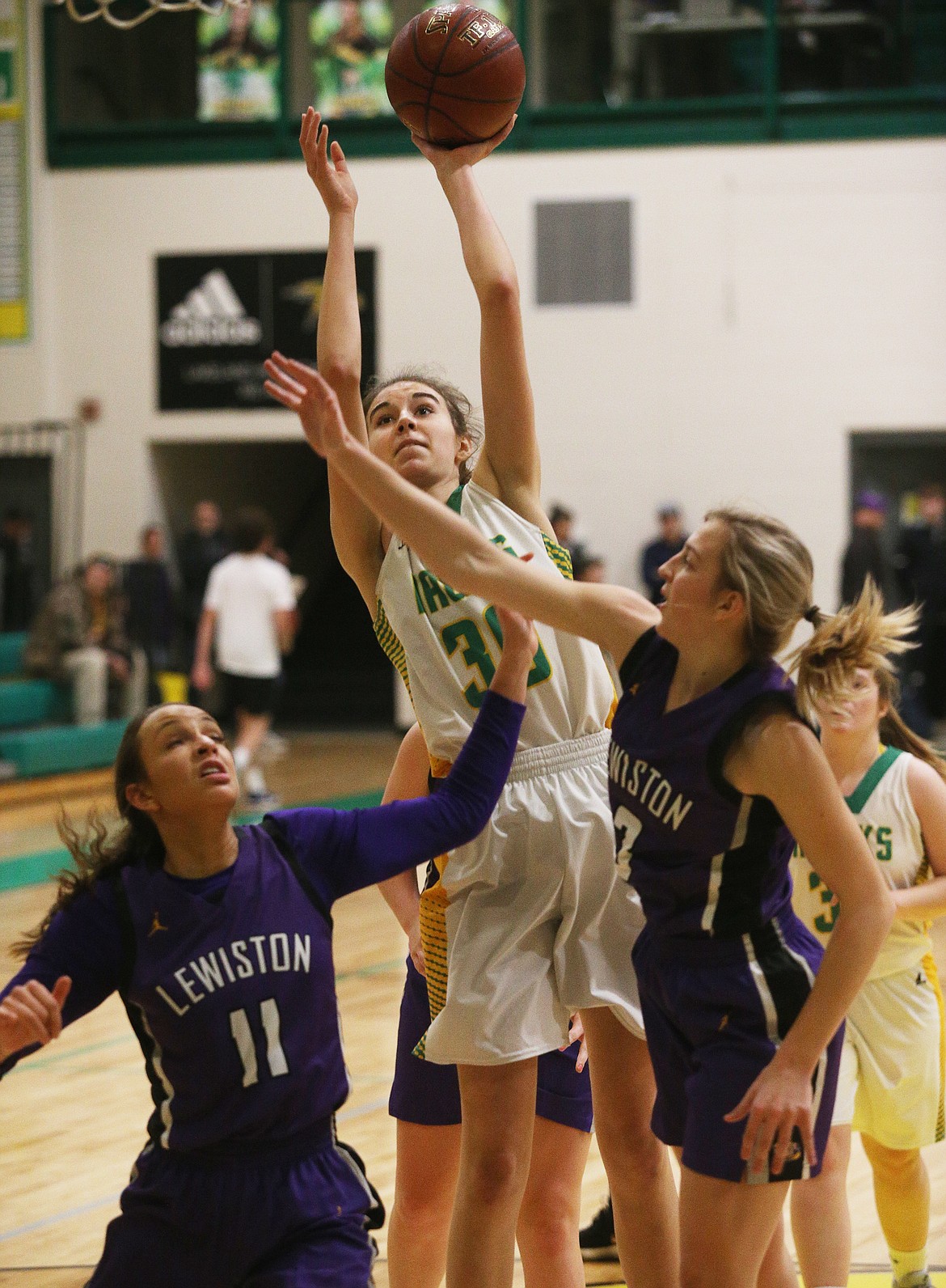 Lakeland&#146;s Katy Ryan shoots a two between Lewiston defenders Kendyll Kinzer, left, and Karli Taylor in Thursday night&#146;s game at Lakeland High. (LOREN BENOIT/Press)