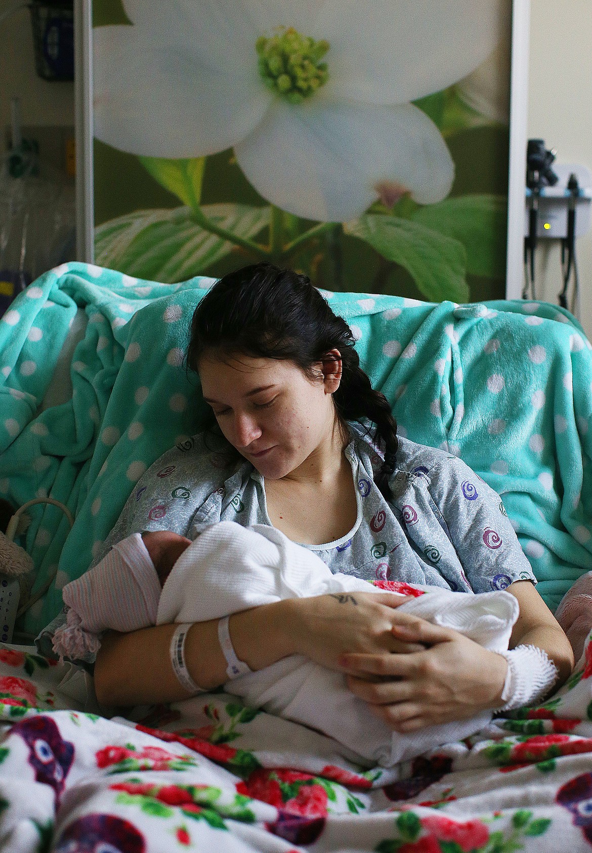 Katlynn Rene&#146;e Taylor, 19, holds her newborn baby, Jeriah James Taylor at Kootenai Health. Jeriah was Born at 9:02 a.m. New Years Day and weighed in at 7 lbs., 13 oz, and measured 20.5 in. long. (LOREN BENOIT/Press)