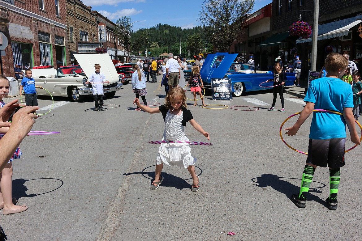 Photo by MANDI BATEMANRockin&#146; the hula hoops diring the 19th annual Rod Benders Border 3 Jamboree car show.