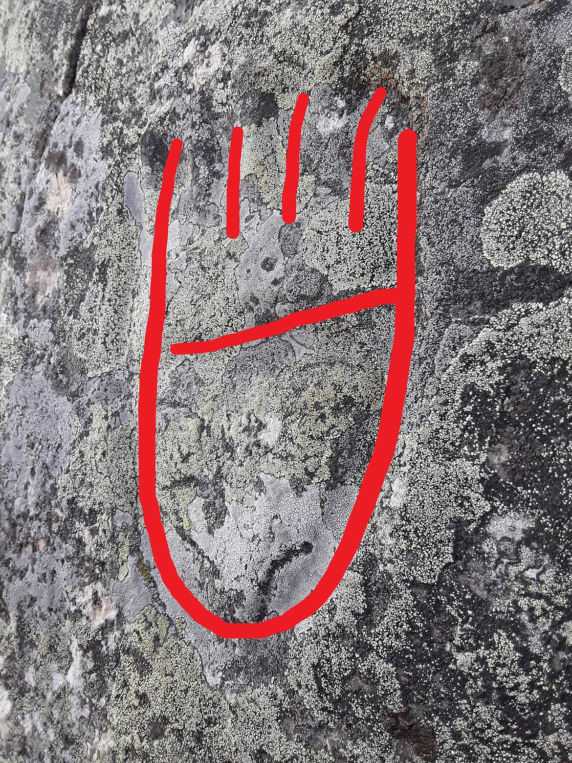 A marked up photo shows bear paw art placed on a rock in North Idaho.