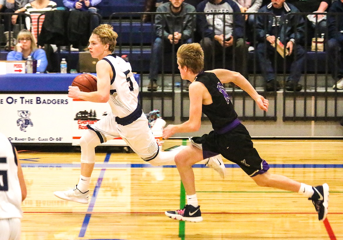 Photo by MANDI BATEMAN
Seth Bateman raced across the court.