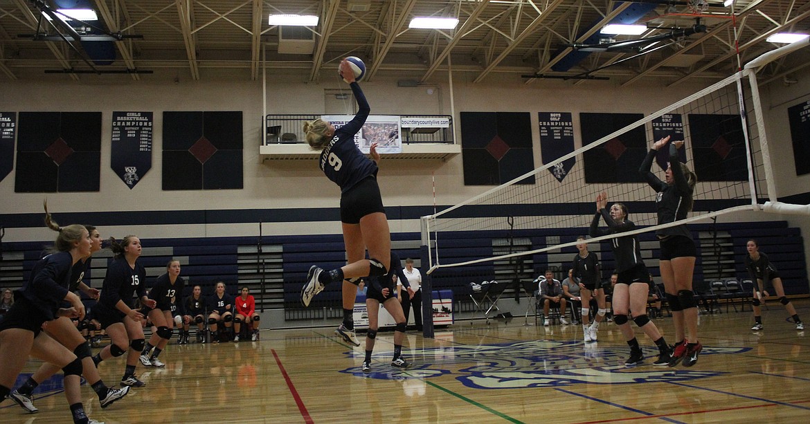 Photo by TANNA YEOUMANS
Jerzie Pluid jumping high to score.